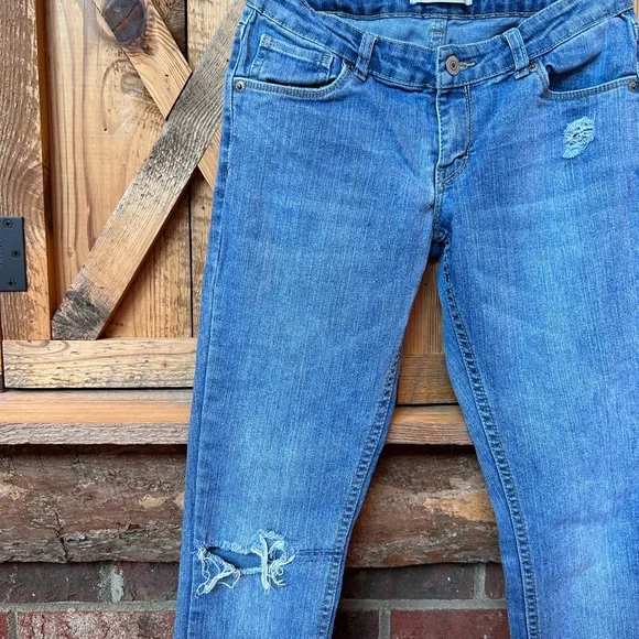 Girl’s Levi’s skinny jeans.  Size 16. - Picture 4 of 6